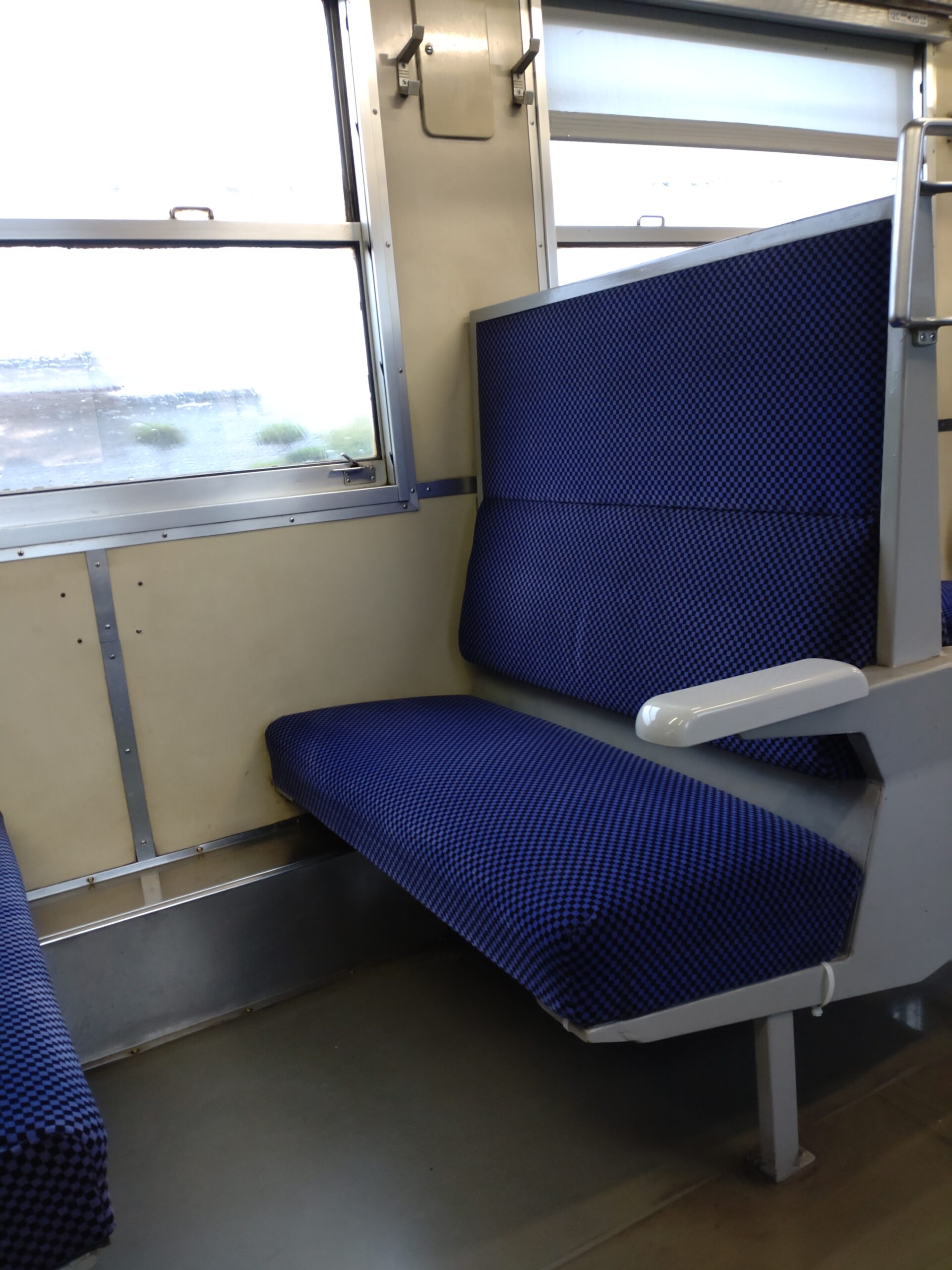電車の車窓からの景色