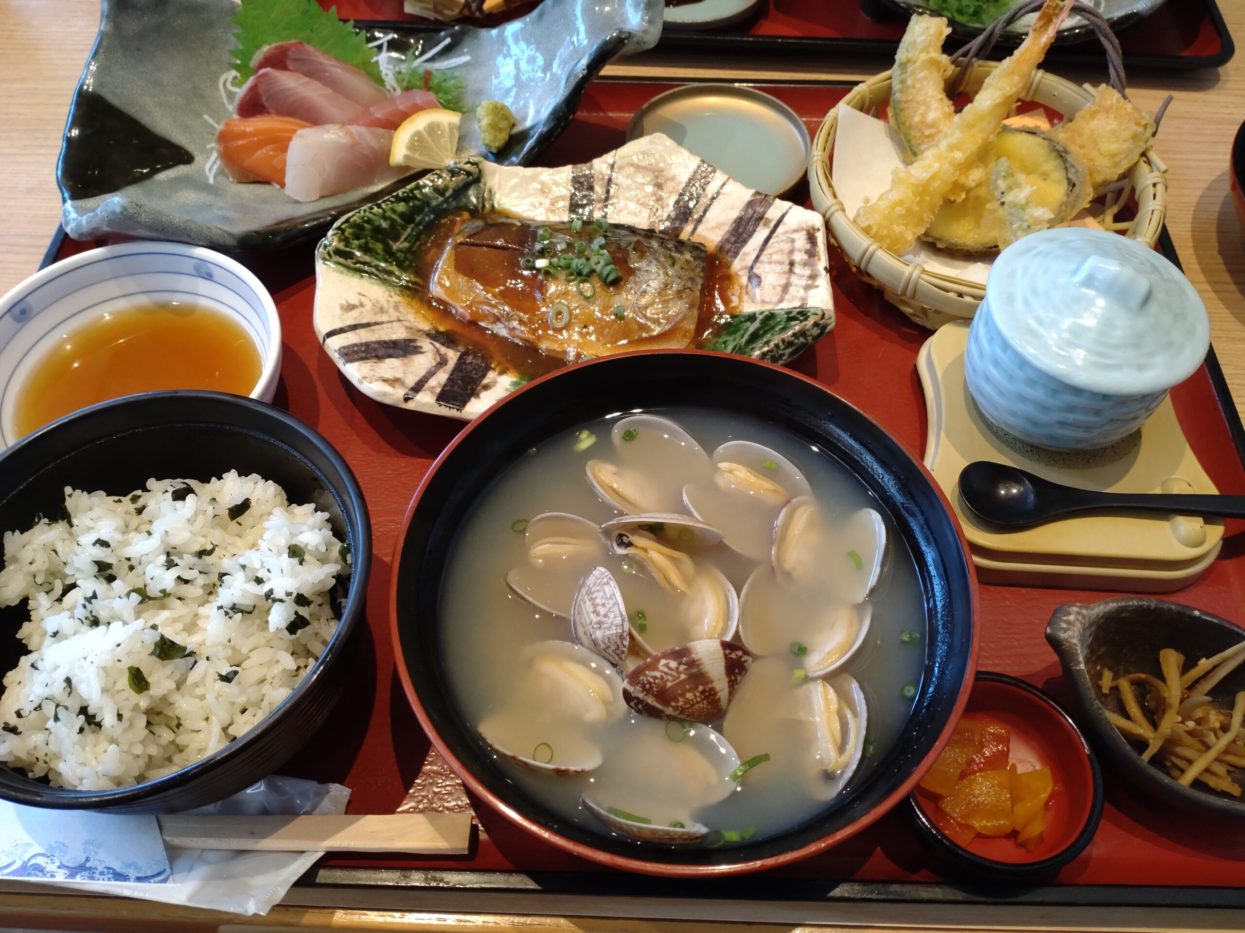 こんぴら丸の刺身定食