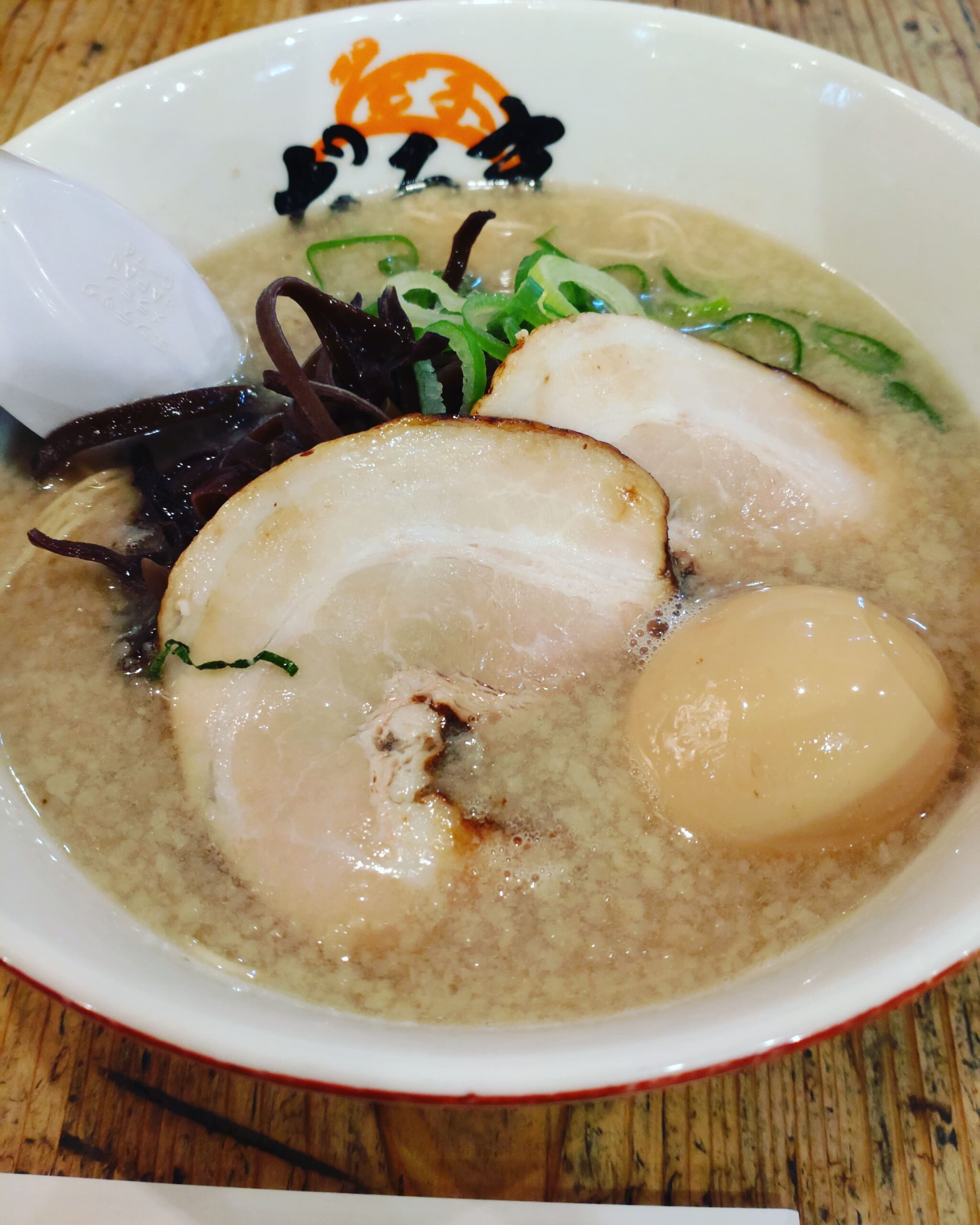博多だるまの豚骨ラーメン
