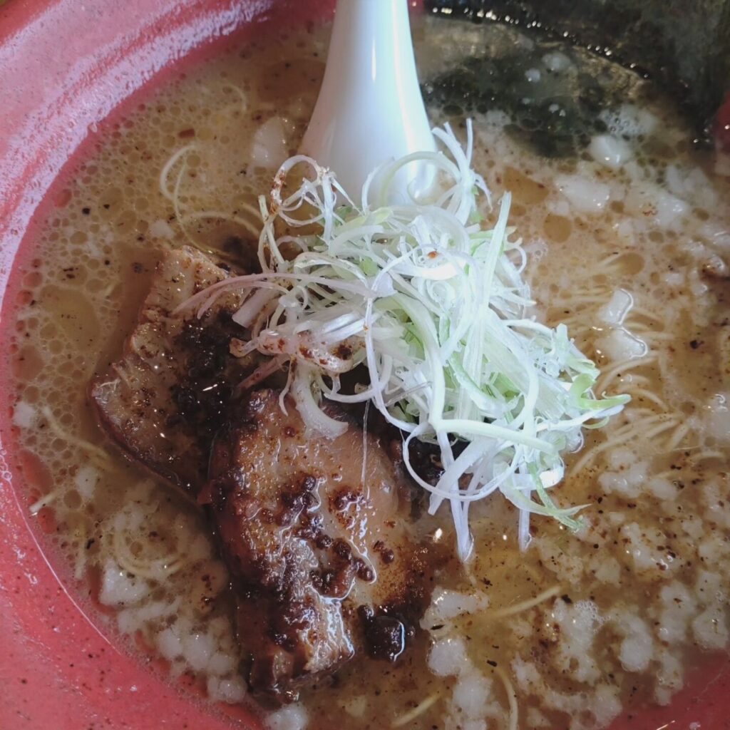 スープと麺のアップ